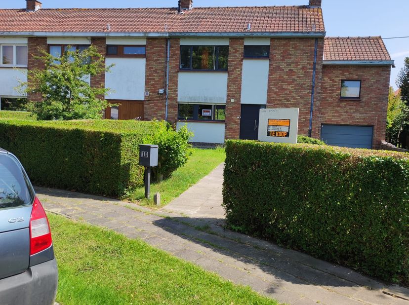 Woning (voor KI bescheiden woning), half open bebouwing,  3 slaapkamers, hobbykamer, garage en mooie grote tuin 602,82 vierkante meter zuid gericht. I